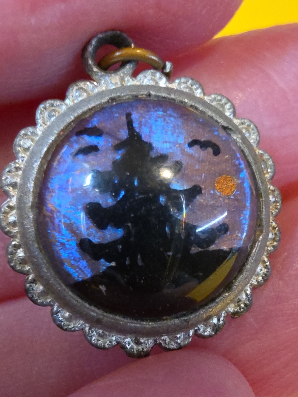 Art Deco Vintage Morpho Butterfly Wing Pendant w/ Painted Reverse ▪︎ Unmarked - Picture 1 of 7